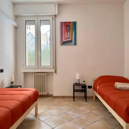 Appartement Tra Stazione E Centro - - 6 Ospiti