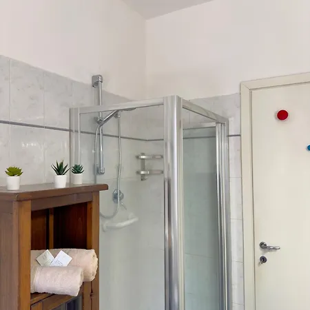 Appartement Tra Stazione E Centro - - 6 Ospiti