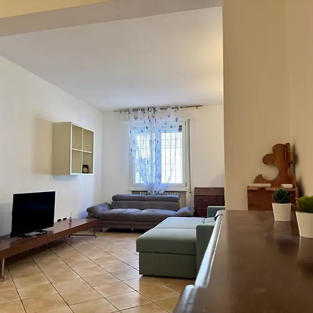 Appartement Tra Stazione E Centro - - 6 Ospiti