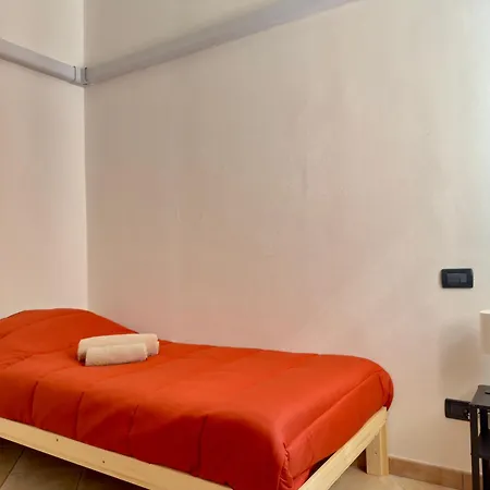 Tra Stazione E Centro - - 6 Ospiti Appartement *