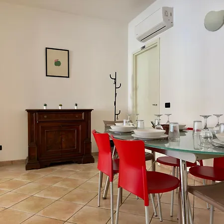 Tra Stazione E Centro - - 6 Ospiti Appartement